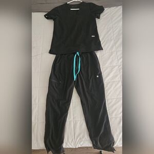 FIGS Small Black Scrub Set